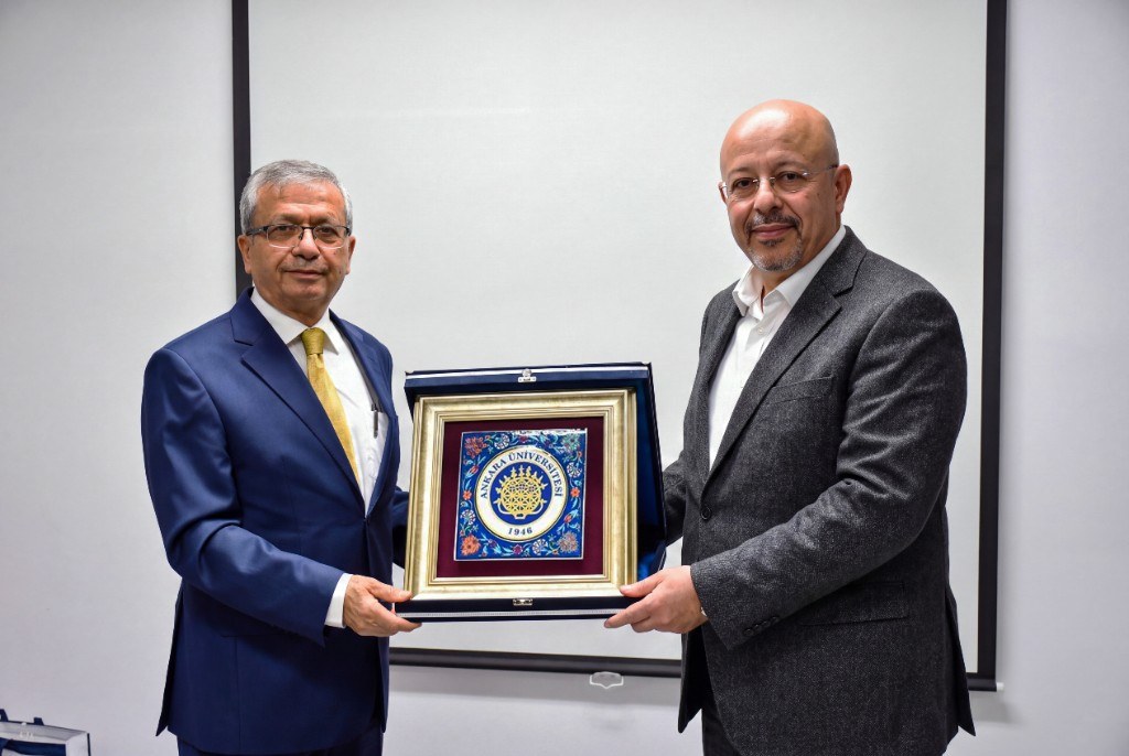 Ankara Üniversitesi plaketi takdimi Mustafa Egemen Şener — Ankara Üniversitesi plaketi